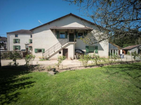 Гостиница Apartment at the edge of a forest in Les Vosges  Домбаль-Деван-Дарне